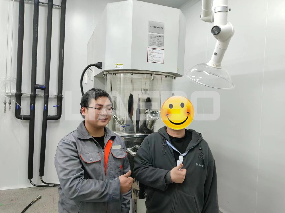 廣州某材料公司50L、100L、200L雙行星攪拌機調(diào)試成功
