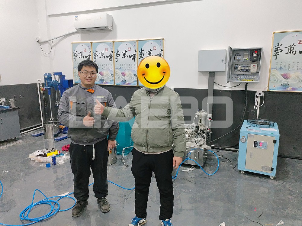 河北某公司1L砂磨機(jī)、150三輥機(jī)調(diào)試成功
