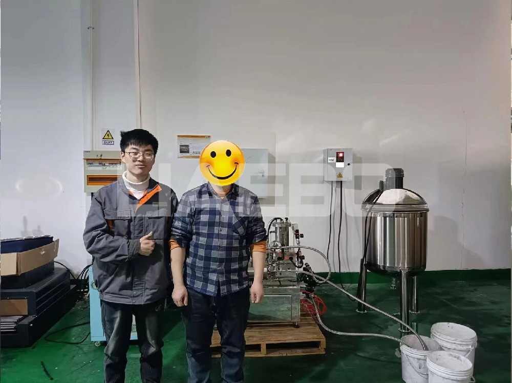 常州某科技科技公司 1升砂磨機調(diào)試成功